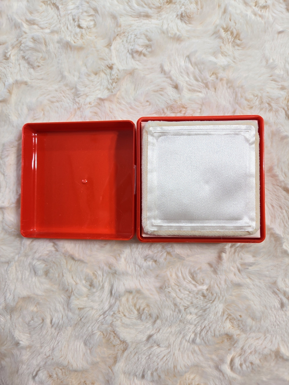 Elizabeth Arden - Red Door Perfumed Body Powder 2.6oz/75g *Unused* - Picture 3 of 12